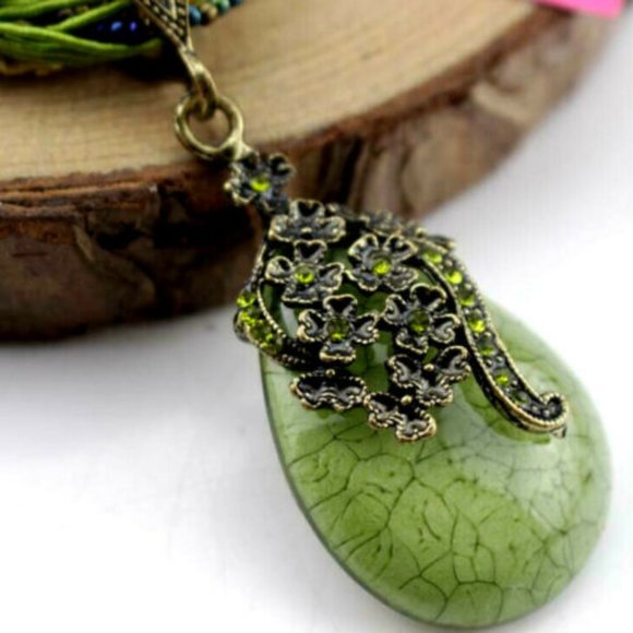 Beautiful Faux JADE & CRYSTAL PENDANT NECKLACE Multi Strand Seed Bead Chain - Picture 4 of 4